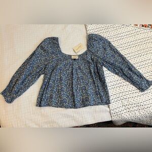 NWT Universal Thread Blue Floral Cropped Top